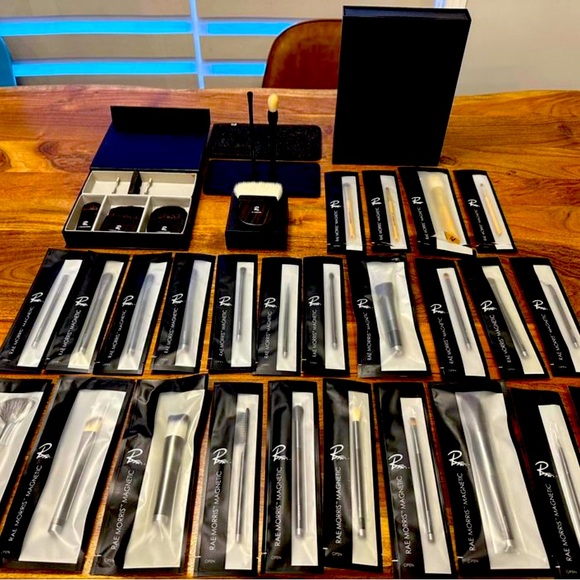 Rae Morris Make-up Brush set - Picture 1 of 8